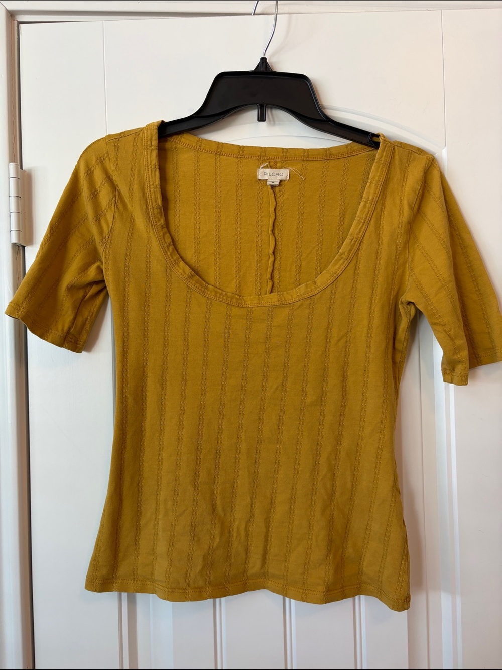 Pilcro Mustard Scoop-Neck Short Sleeve Ribbed Tee